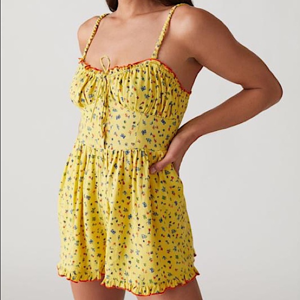NWT UO Y2K 90s Floral Butterfly Betti Printed Ruffle Linen Romper
